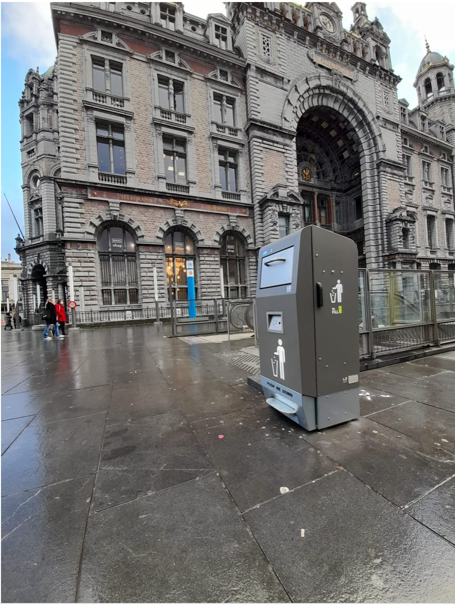 Mr. Fill bin grazing the streets of Antwerp
